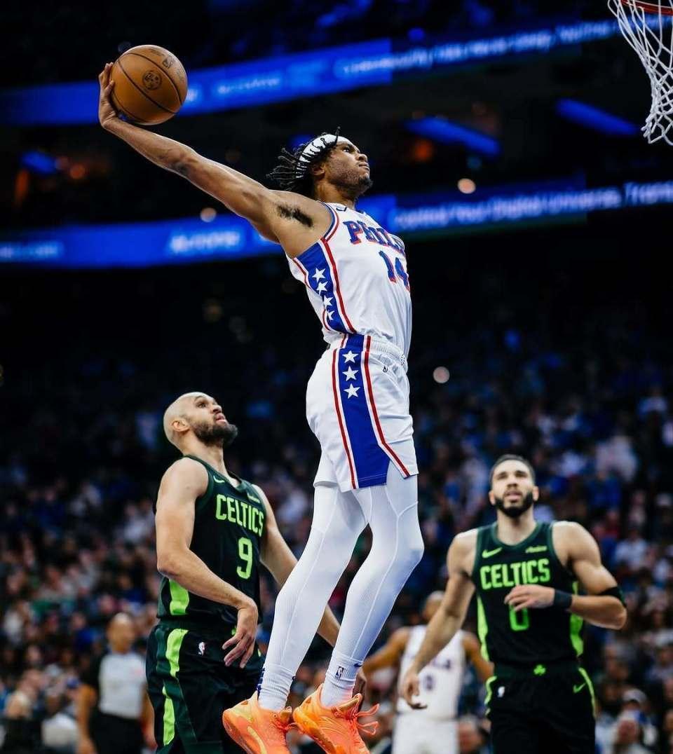 包含塔图姆连续十场比赛得分超过绝杀，快船挑战极限！的词条