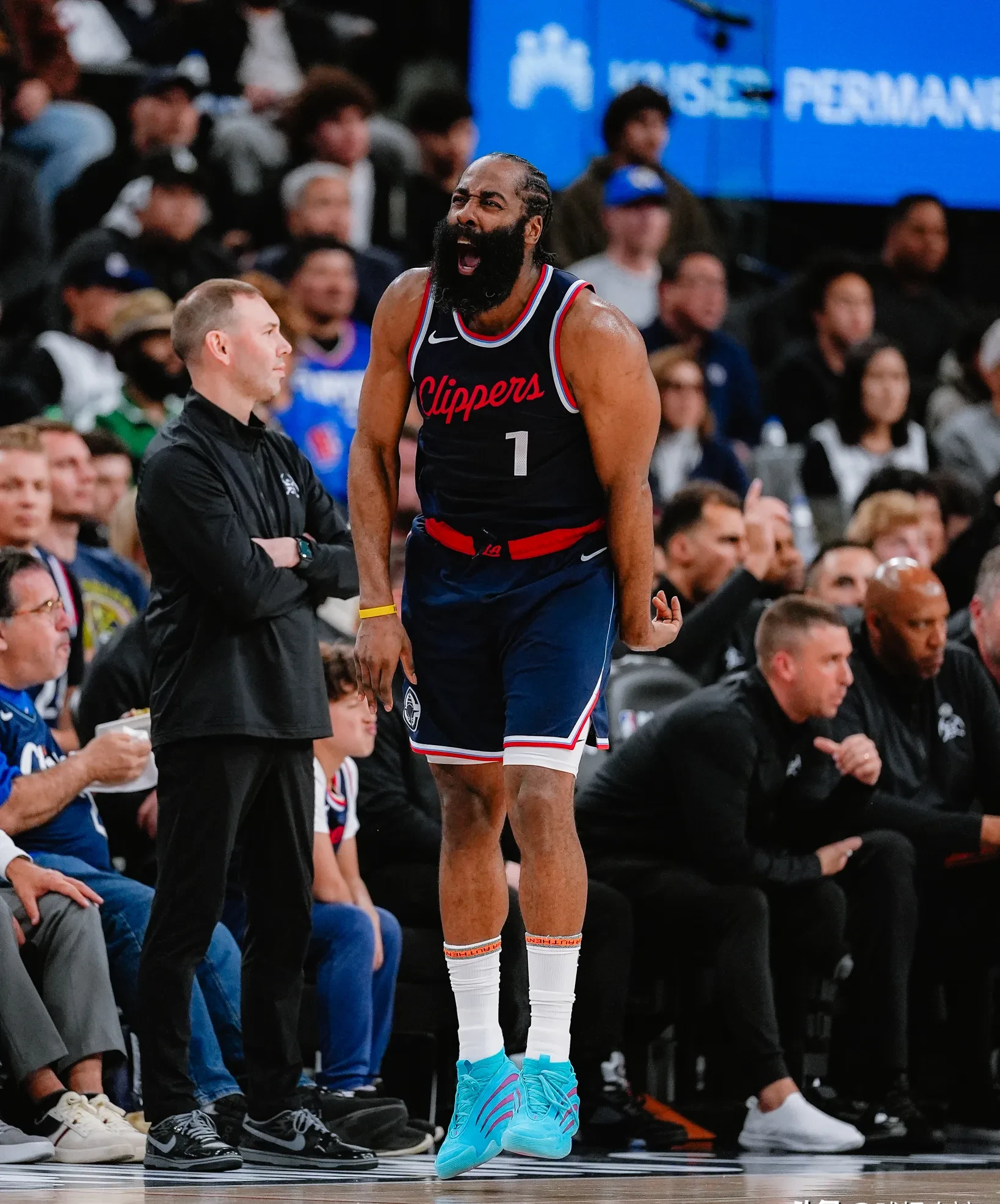 哈登在曼联比赛中表现优异，反败为胜引发热议！全场沸腾不已(孙颖莎陈幸同比赛回顾)